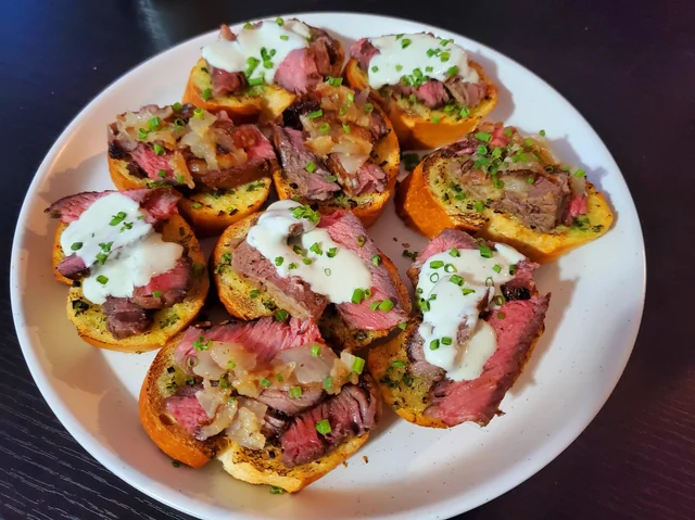 garlic bread steak bites